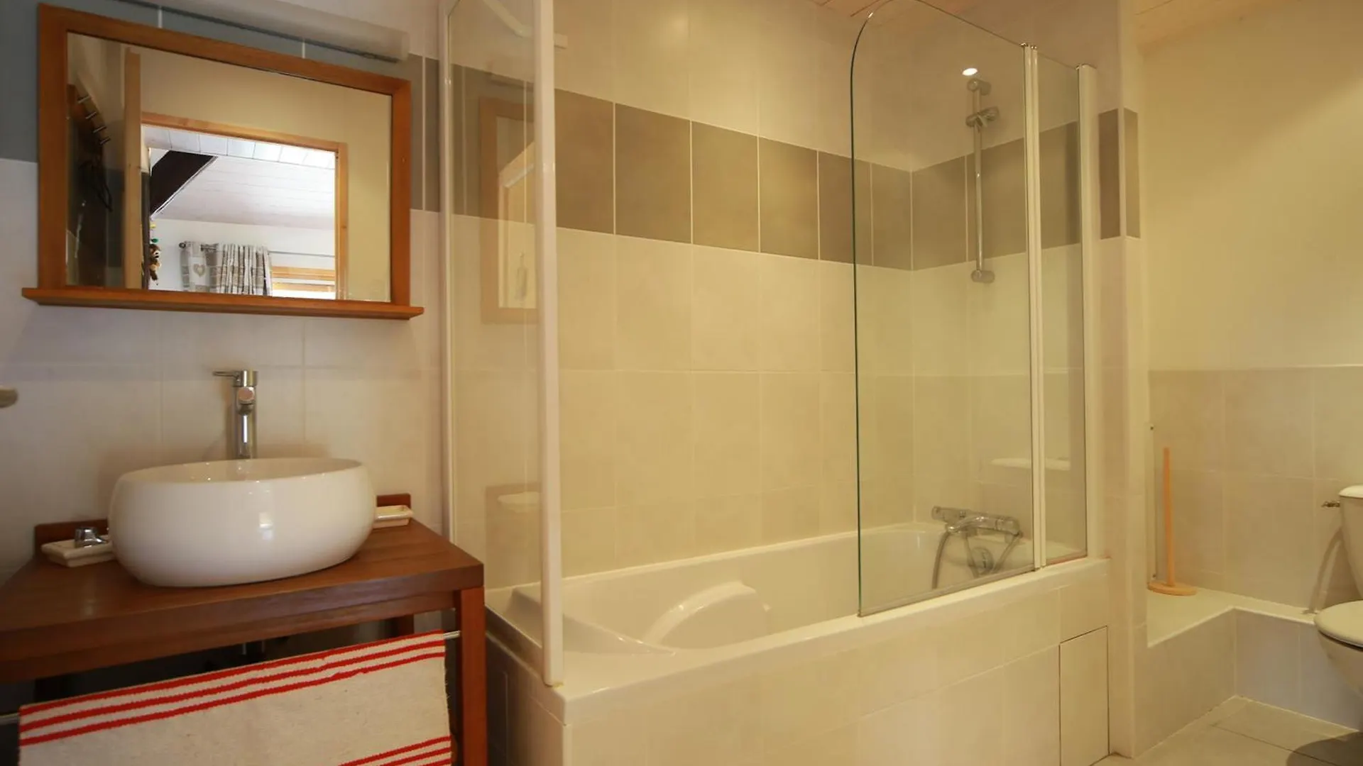 ArâchesFerme Renovee 12 Pers, 450M Des Pistes, Navette Gratuite, Balcon S-O, Parking, Wifi - Fr-1-572-23公寓 公寓 Arâches